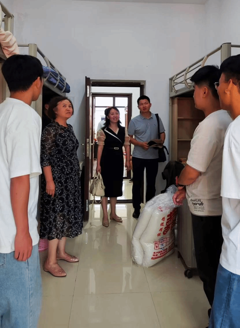 说明: C:\Users\申慧仙\AppData\Local\Temp\360zip$Pic\360$28\走寝照(二).jpg